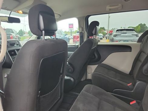 Used 2015 Dodge Grand Caravan SXT w/ UConnect Hands-Free Group FWD image 21