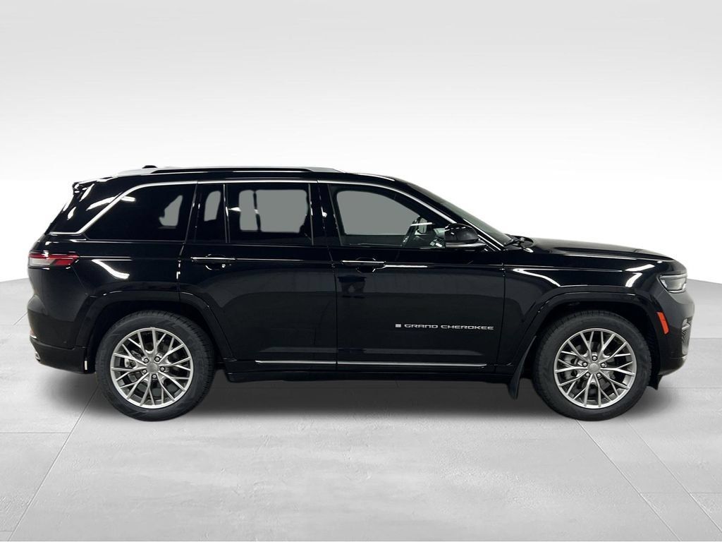 Used 2023 Jeep Grand Cherokee Summit AWD/4WD image 2