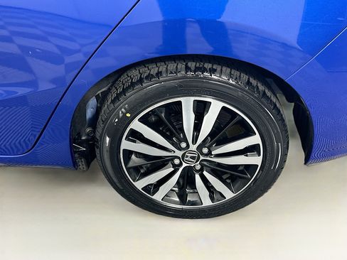 Used 2018 Honda Fit EX image 11