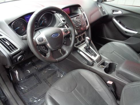Used 2013 Ford Focus SE FWD image 2