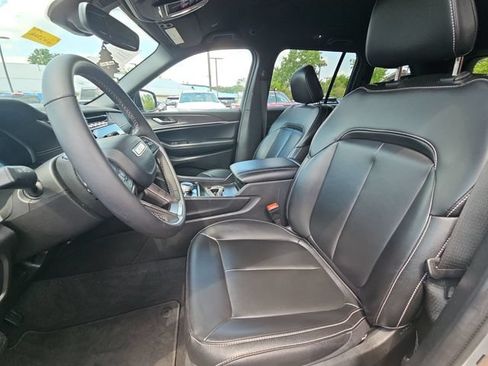 Used 2024 Jeep Grand Cherokee Limited AWD/4WD image 22