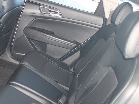 Used 2023 Kia Sportage EX image 17