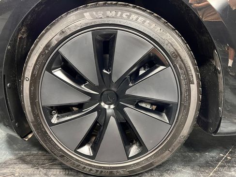 Used 2025 Tesla Model 3 Long Range AWD/4WD image 27