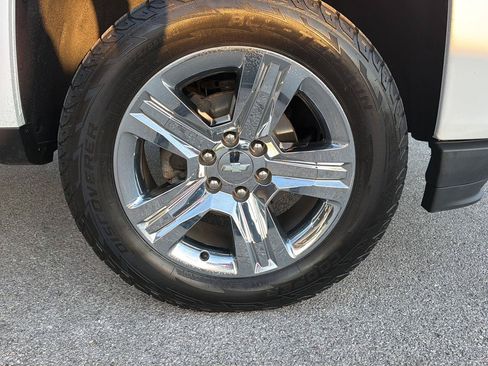 Used 2019 Chevrolet Silverado 1500 Custom w/ Custom Convenience Package AWD/4WD image 9