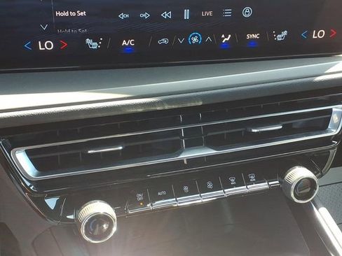 Used 2026 Chevrolet Traverse LT AWD/4WD image 8