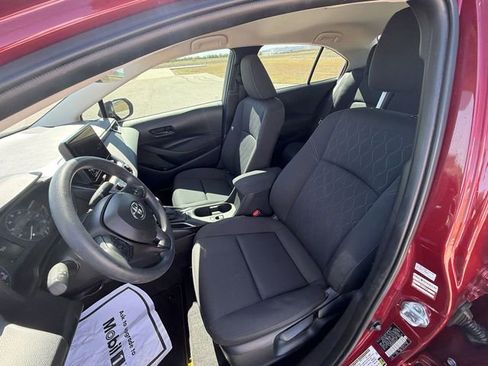 Used 2025 Toyota Corolla LE image 18