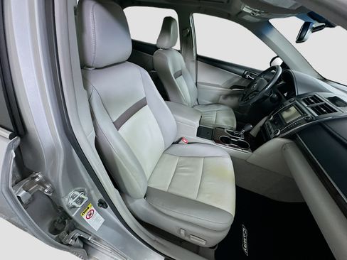 Used 2012 Toyota Camry XLE w/ Leather Pkg FWD image 30
