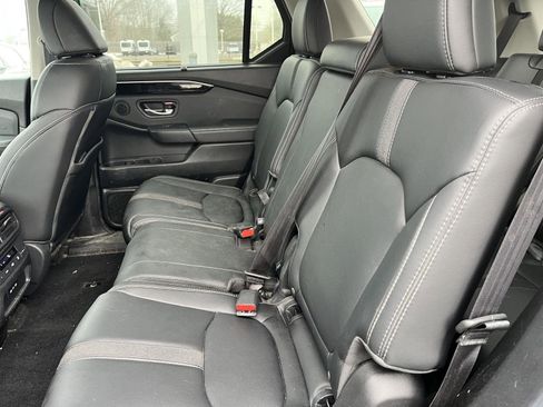 Used 2025 Honda Pilot EX-L image 12