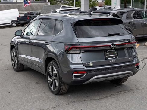 Used 2025 Volkswagen Taos SE w/ Panoramic Sunroof Package AWD/4WD image 6
