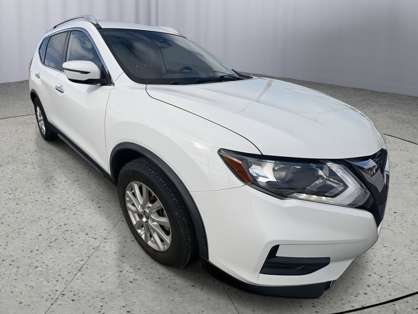Used 2020 Nissan Rogue SV FWD image 2