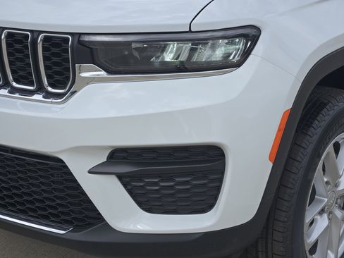 New 2026 Jeep Grand Cherokee Laredo RWD image 6