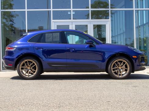 Used 2025 Porsche Macan AWD/4WD image 4