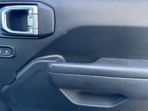 Used 2024 Jeep Gladiator Rubicon w/ Convenience Group image 18