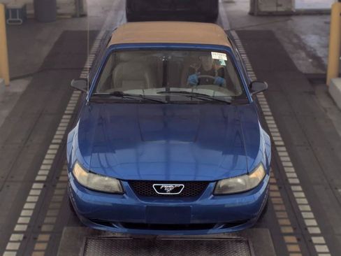 Used 2004 Ford Mustang Premium RWD image 2