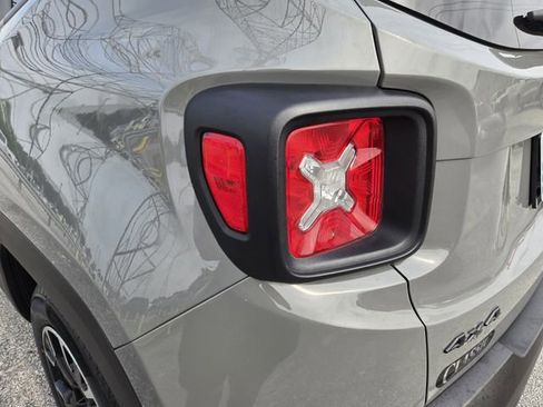 Used 2023 Jeep Renegade Latitude AWD/4WD image 7