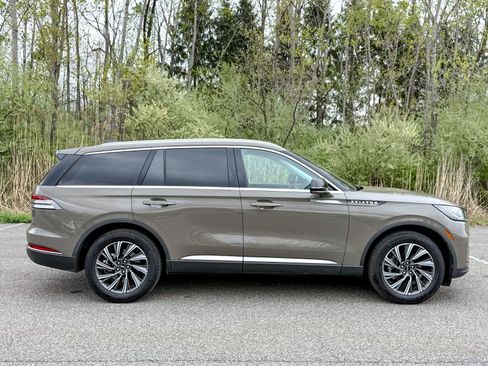 Used 2025 Lincoln Aviator AWD w/ Equipment Group 101A image 7