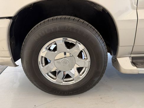 Used 2004 Cadillac Escalade ESV AWD image 30