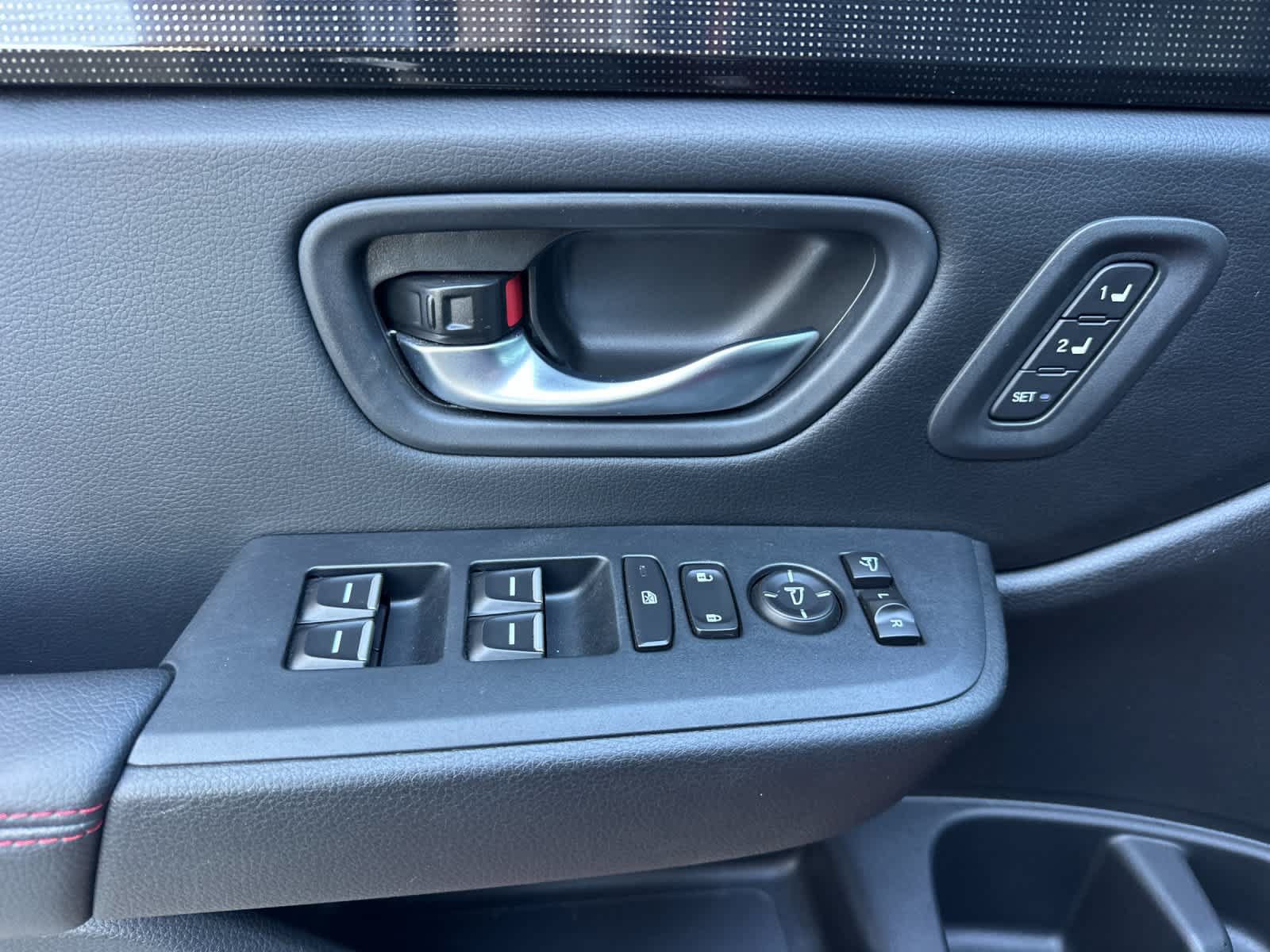 Used 2025 Honda Pilot Black Edition image 13
