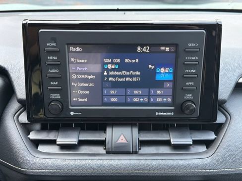 Used 2022 Toyota RAV4 XLE w/ Convenience Package FWD image 29