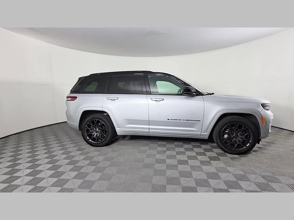 Used 2025 Jeep Grand Cherokee Summit w/ Obsidian Package AWD/4WD image 35