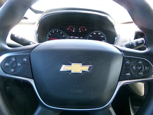 Used 2022 Chevrolet Traverse LS AWD/4WD image 15