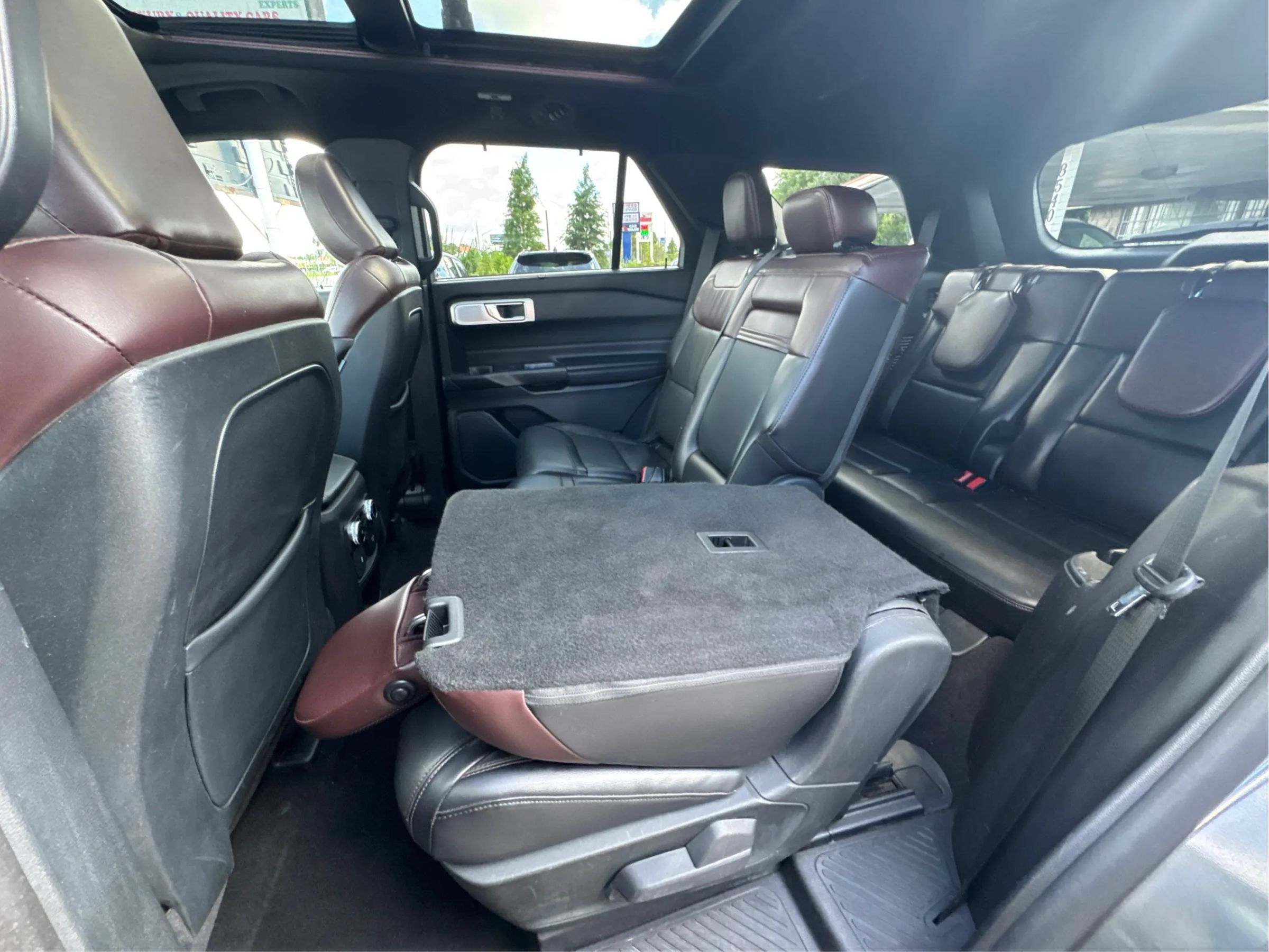 Used 2020 Ford Explorer Platinum w/ Premium Technology Package AWD/4WD image 10