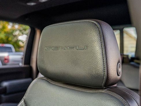 Used 2020 GMC Sierra 3500 Denali w/ Denali Ultimate Package AWD/4WD image 16