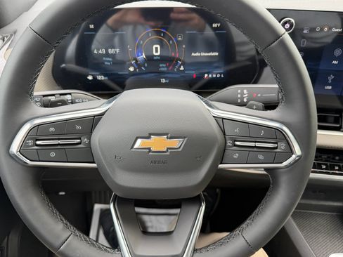 New 2026 Chevrolet Equinox LT w/ Convenience Package II FWD image 5