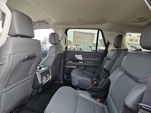 New 2026 Ford Expedition Active image 19