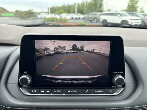 Used 2023 Nissan Rogue SV AWD/4WD image 18