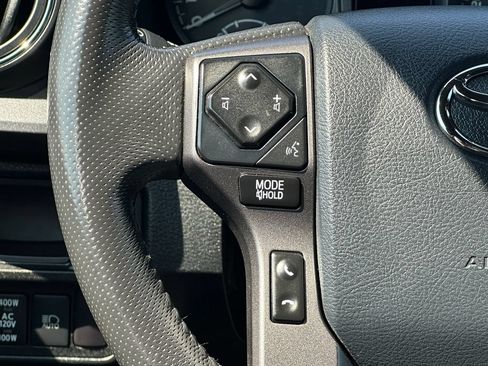Used 2018 Toyota Tacoma TRD Sport AWD/4WD image 20