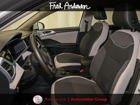 Used 2025 Volkswagen Taos SE AWD/4WD image 10