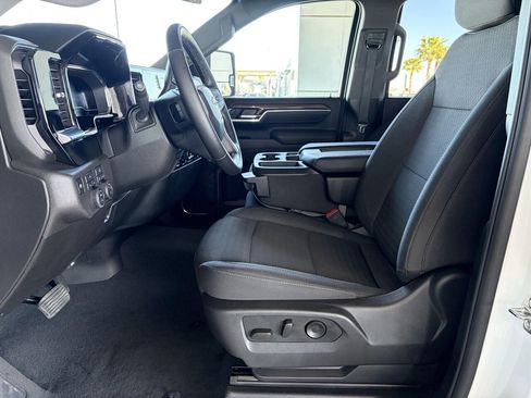 Used 2025 Chevrolet Silverado 2500 LT w/ Convenience Package AWD/4WD image 2