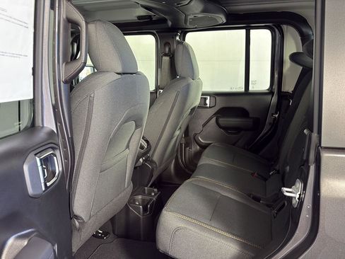 New 2026 Jeep Gladiator Sport AWD/4WD image 9