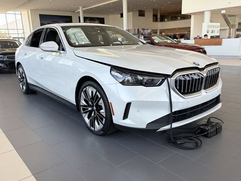 Used 2025 BMW 530i RWD image 3