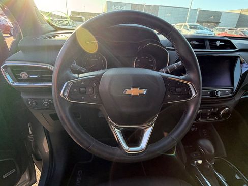 Used 2023 Chevrolet TrailBlazer ACTIV w/ Technology Package FWD image 11