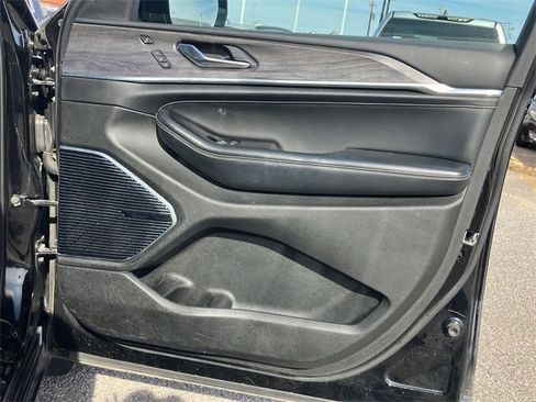 Used 2022 Jeep Grand Cherokee Overland w/ Adv Protech Group III image 9