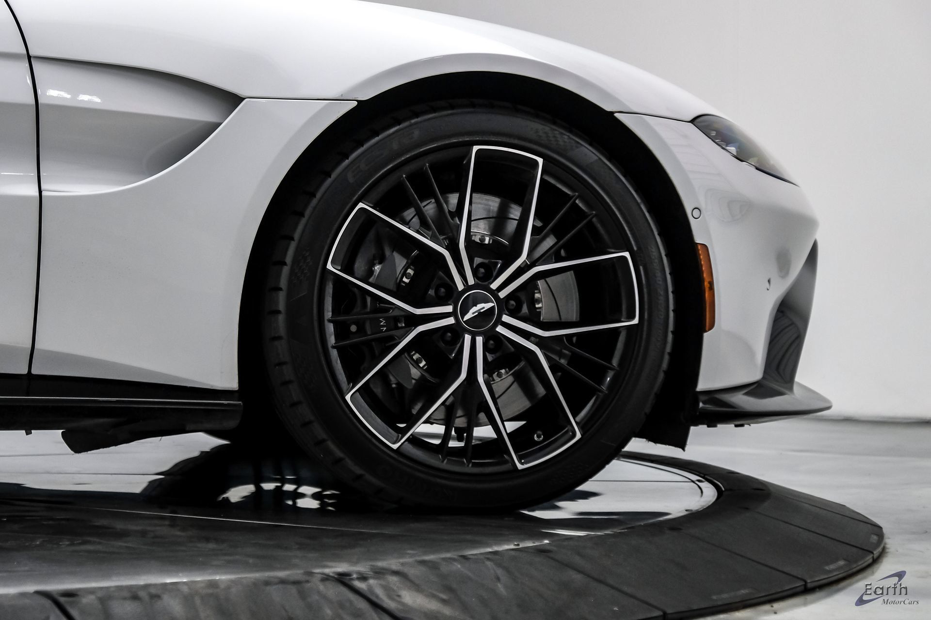 Used 2022 Aston Martin V8 Vantage Coupe RWD image 88