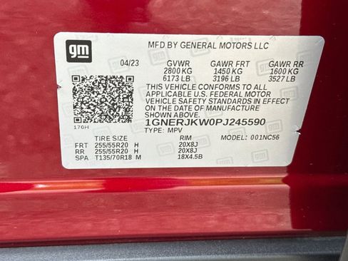 Used 2023 Chevrolet Traverse RS FWD image 38