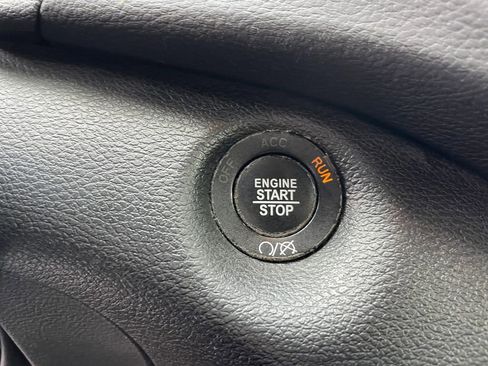 Used 2019 Jeep Cherokee Limited image 29