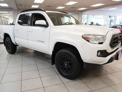 Used 2021 Toyota Tacoma SR5 AWD/4WD image 13