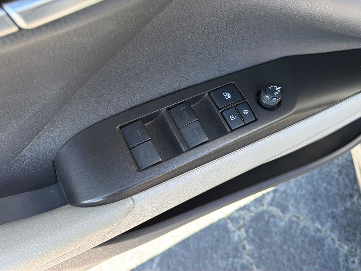 Used 2021 Toyota Camry SE FWD image 32