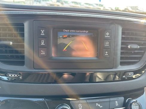 Used 2017 Chrysler Pacifica Touring-L FWD image 19