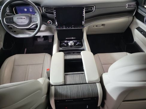 Used 2024 Jeep Wagoneer Series III w/ Premium Group I AWD/4WD image 14