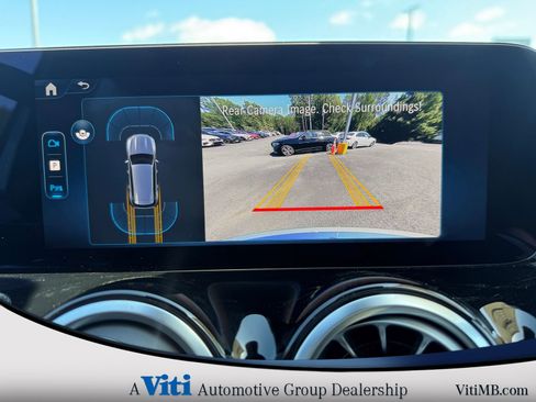 Used 2025 Mercedes-Benz GLB 250 4MATIC image 17