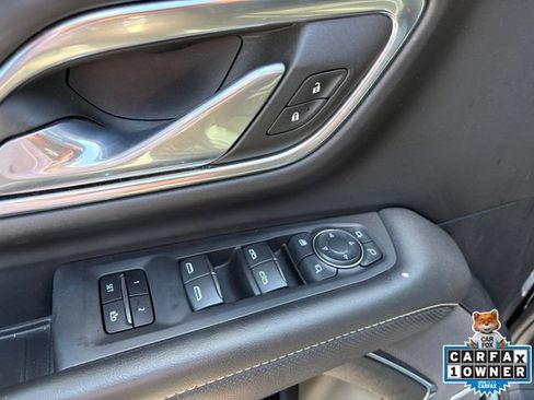 Used 2024 Chevrolet Suburban Premier RWD image 27