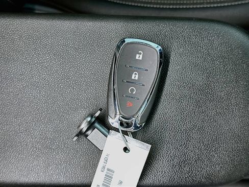 Used 2025 Chevrolet Trax LT w/ LT Convenience Package FWD image 34