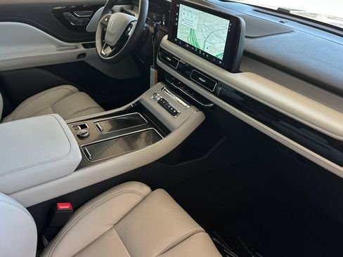 New 2026 Lincoln Aviator Reserve AWD/4WD image 16