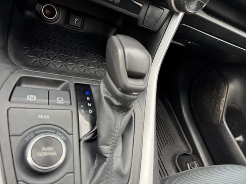 Used 2022 Toyota RAV4 LE image 5