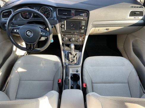 Used 2018 Volkswagen Golf S image 10